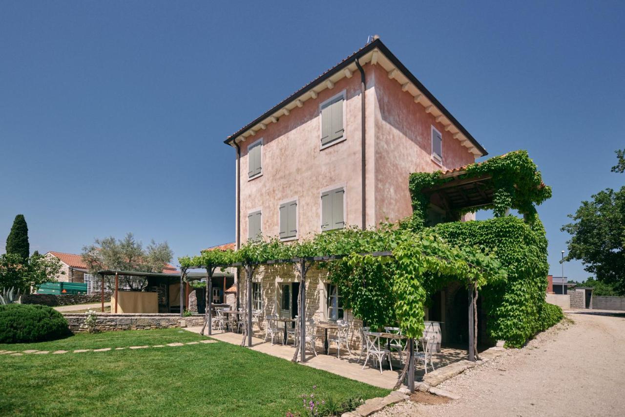 Winery Cuj Bed & Breakfast Vilanija Ngoại thất bức ảnh